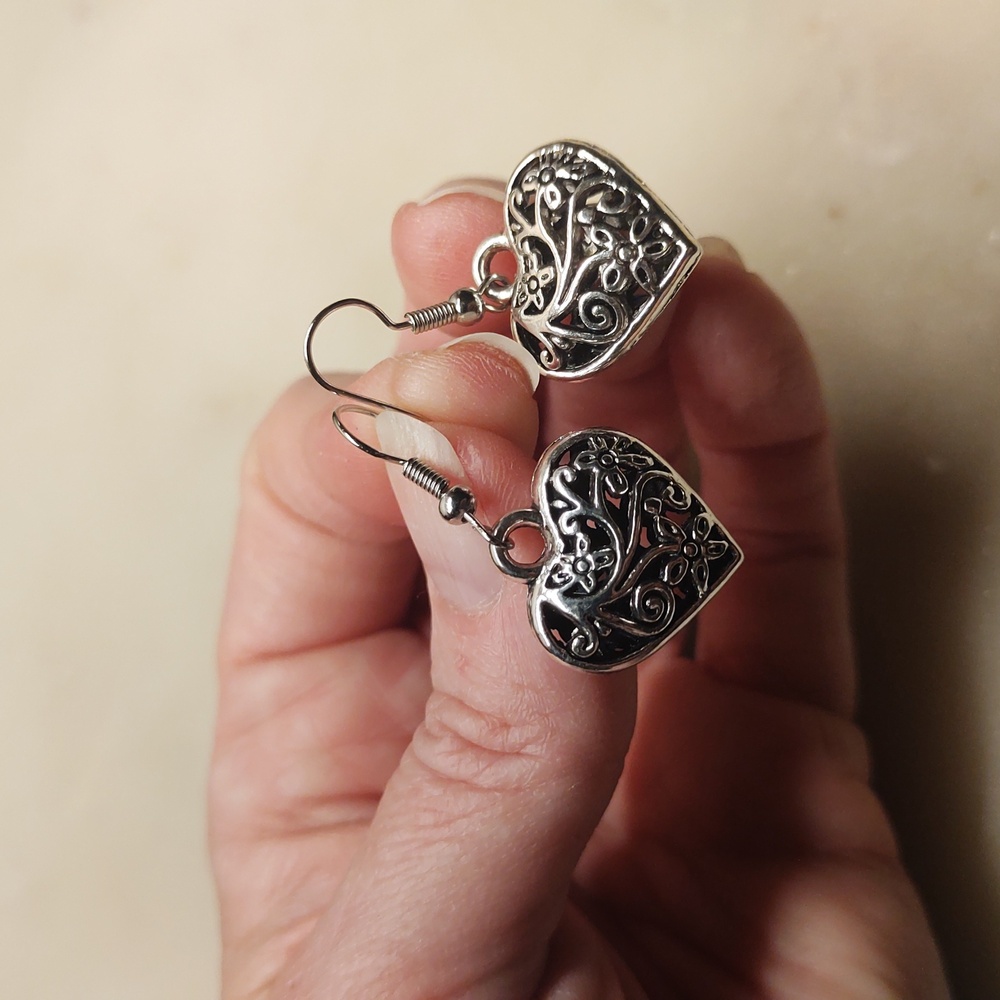 BOGO! NEW! 3D Puffy Heart Open Scrolls Silver Dangle Earrings - Picture 12 of 12
